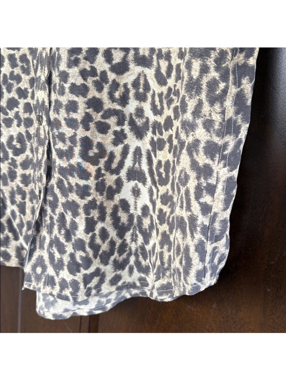 EUC Equipment Femme 100% Silk Button Front Animal Print Top Size Medium - Picture 10 of 11